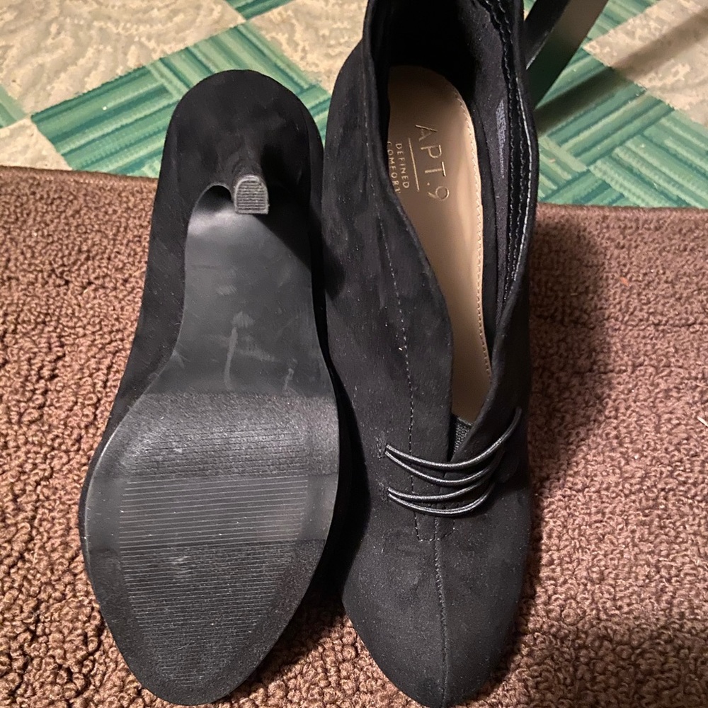 Shoes - Picture 2 of 2